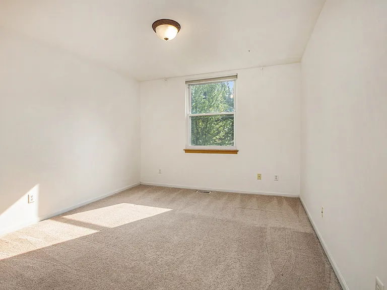 339 Hunters Trl — Photo 11