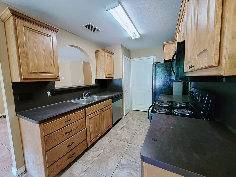 210 Elm St #1 — Photo 15