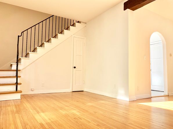 1275 N Hayworth Ave APT 106