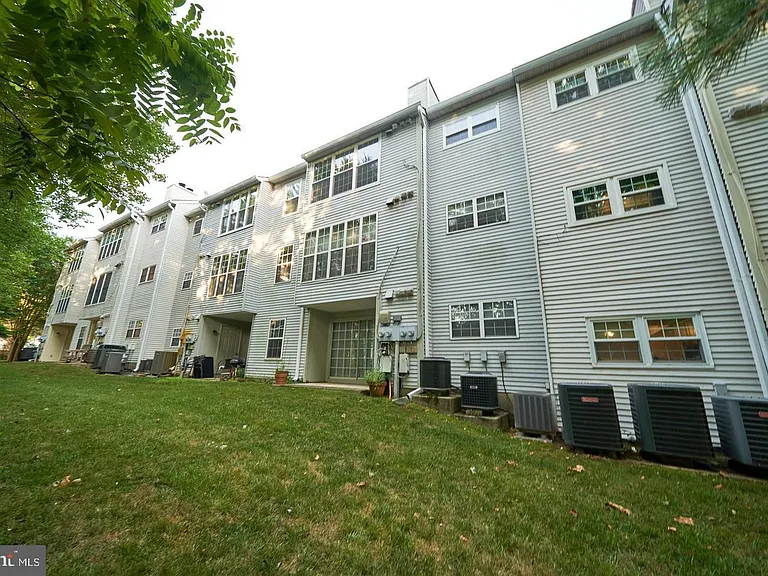 9250 Niki Pl #202 — Photo 29