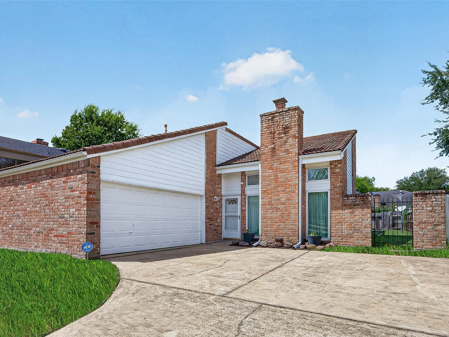 3 bed, 2.0 bath, 1690 sqft, $1,875 — Photo 1