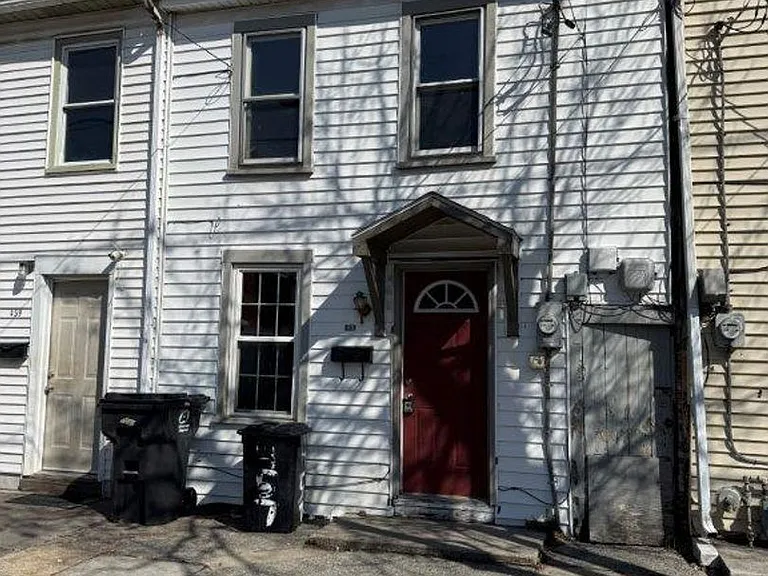 457 N Pitt St — Photo 1