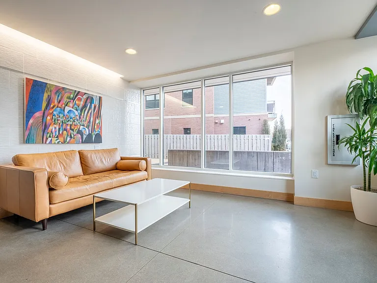 640 W Wilson St — Photo 12