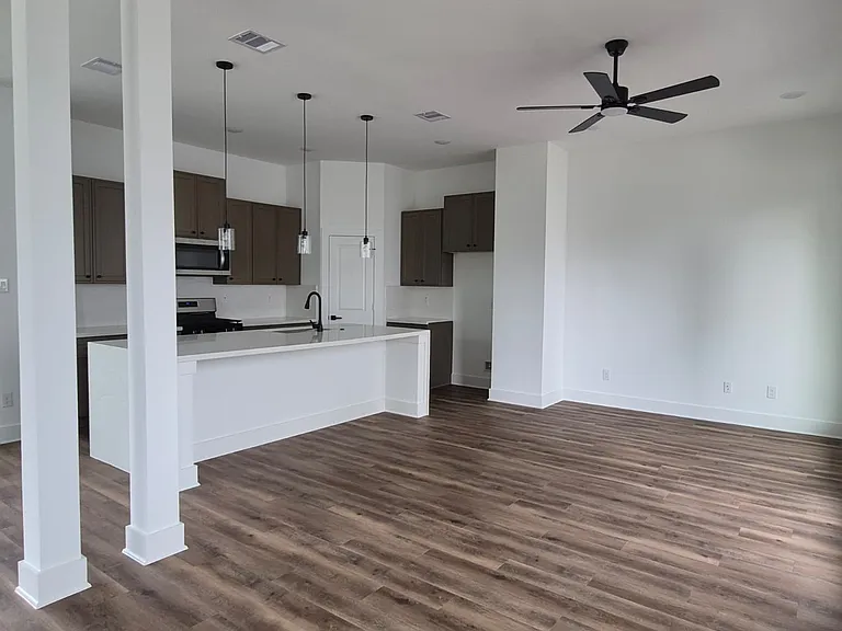 3217 Saint Emanuel St — Photo 9