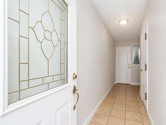 3rd image of 218 Essex Dr
