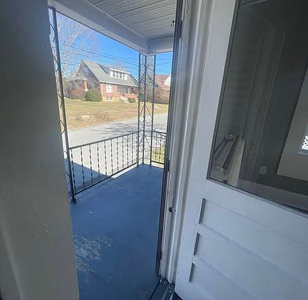5th image of 917 Highland Ave #3
