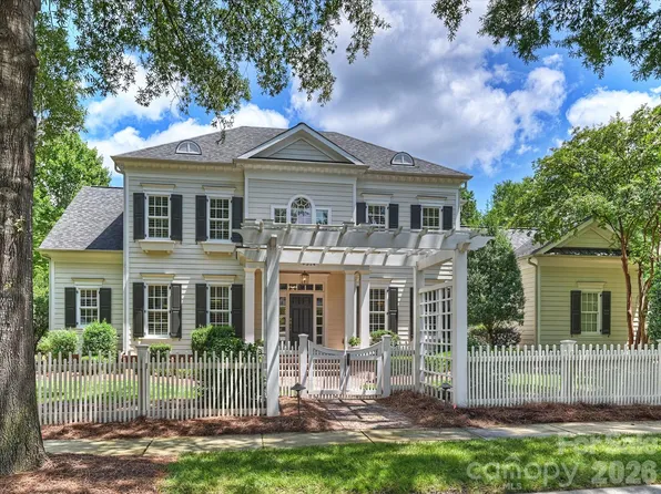 9314 Heydon Hall Cir, Charlotte, NC 28210