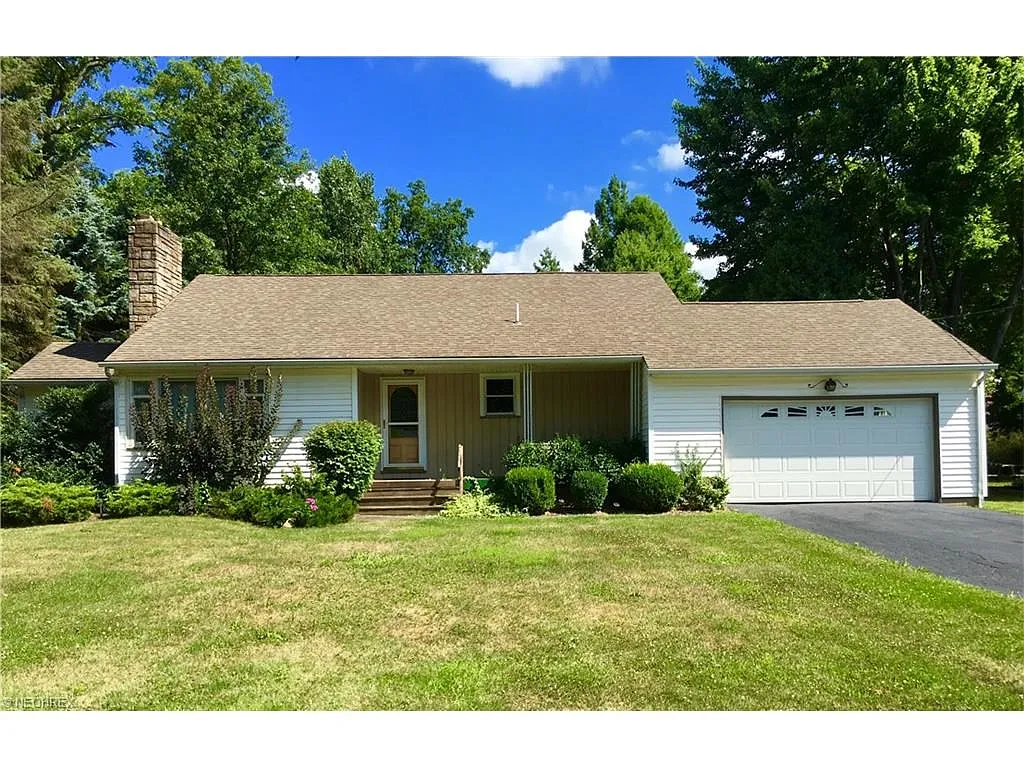 3691 Bruce Dr SE photo 1