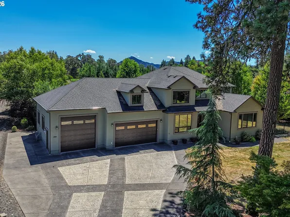 104 River Club Dr, Roseburg, OR 97471