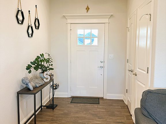 2nd image of 421 Leslie Ln