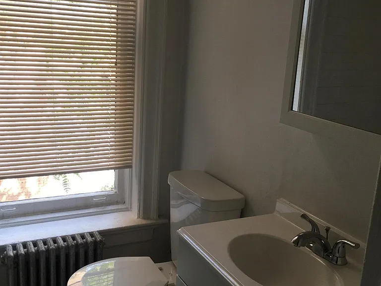 2717 N Pine Grove Ave #202 — Photo 9