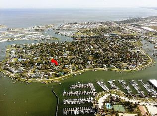 242 Oak Rd, Clear Lake Shores, TX 77565