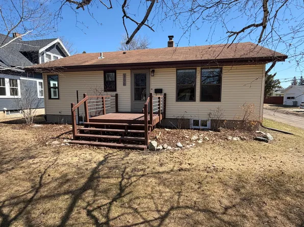 306 7th Ave NE, Roseau, MN 56751