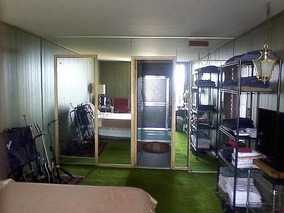 Spacious Master Bedroom (22'x14')
						:
						Master Bedroom Attached Master Bath & Walk-in Closet