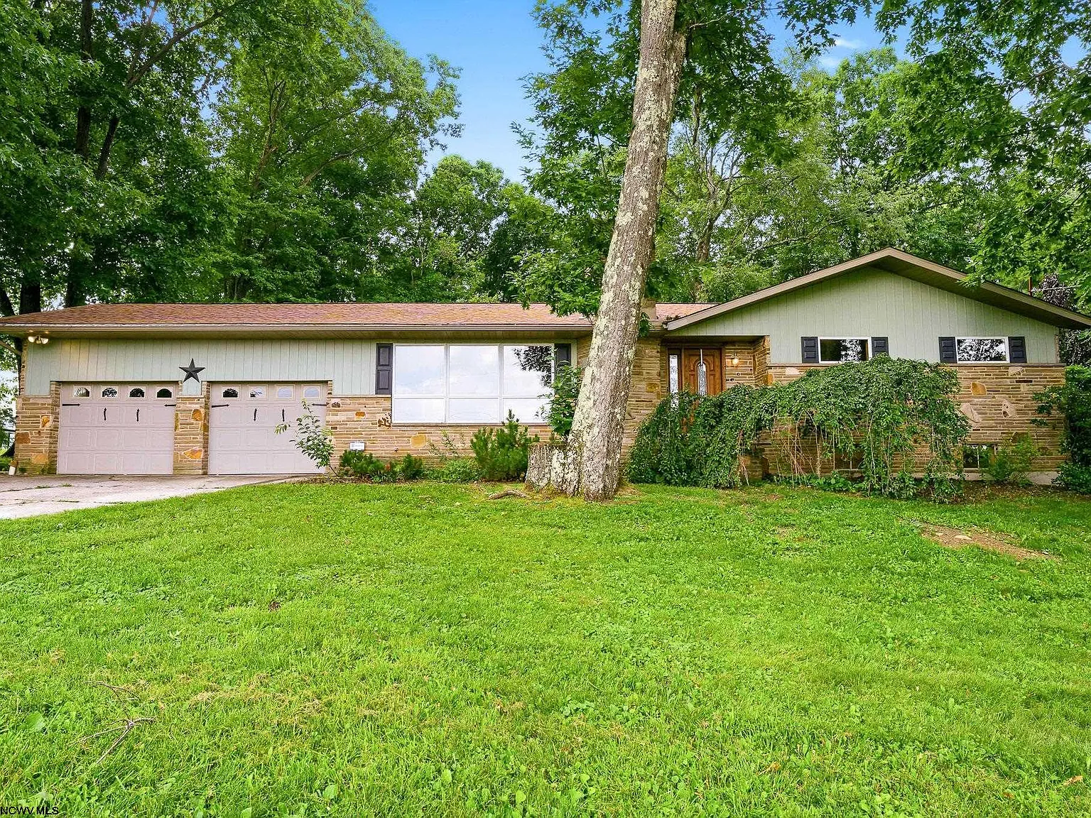 3 bed, 3.0 bath, $1,800 — Photo 2