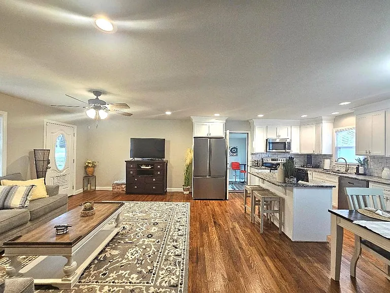 119 Chipley Ln — Photo 4