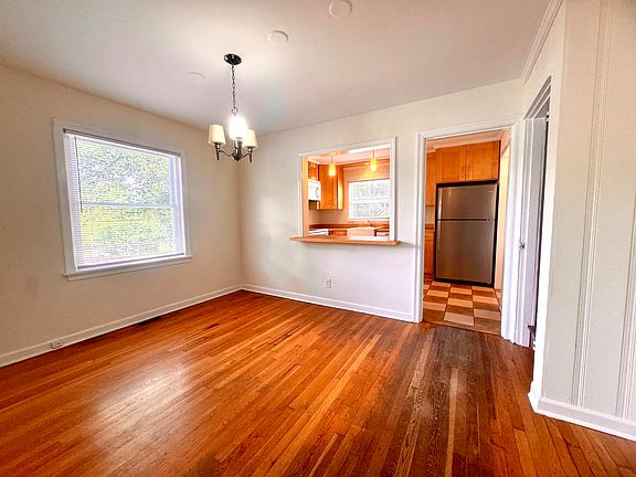 5th image of 413 Norwood Dr