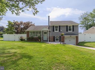 3800 Chalfont Dr, Philadelphia, PA 19154