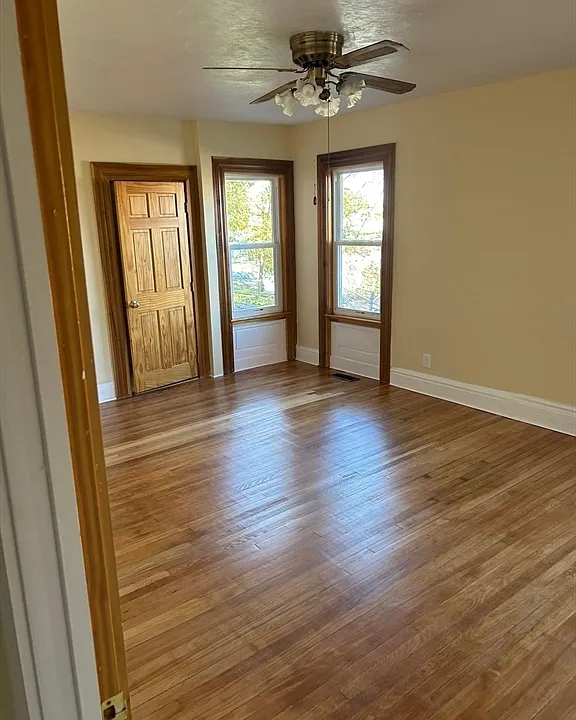 4 Crown St #1