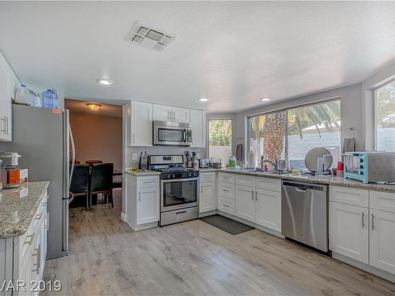 4th image of 3158 Brockington Dr