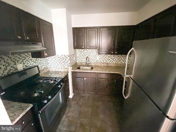 3rd image of 539 N 33rd St Floor 2