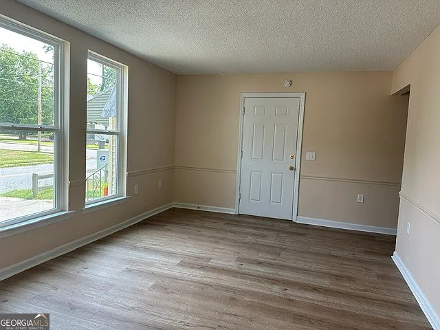 102 W Inman St #1 — Photo 4