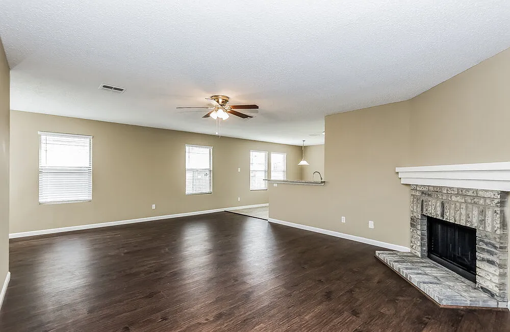 3 bed, 2.0 bath, 1653 sqft, $2,255 — Photo 3