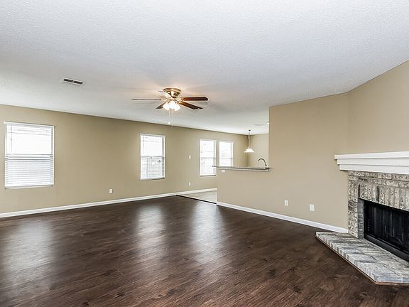 3rd image of 3909 Fox Run Dr