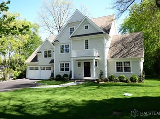 43 Hawthorne Rd, New Canaan, CT 06840