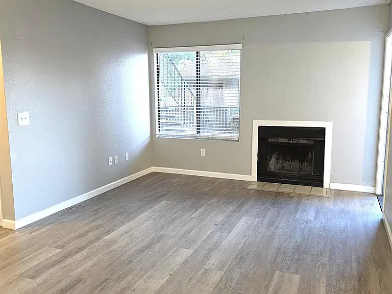 2 bed, 2.0 bath, 826 sqft, $1,388 — Photo 2