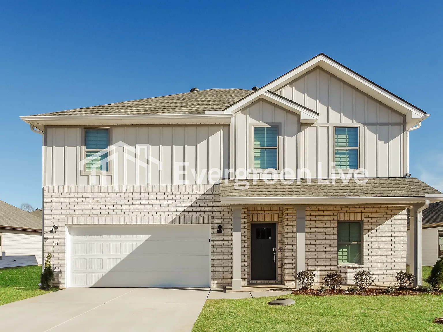 5 bed, 2.5 bath, 2360 sqft, $2,190 — Photo 1