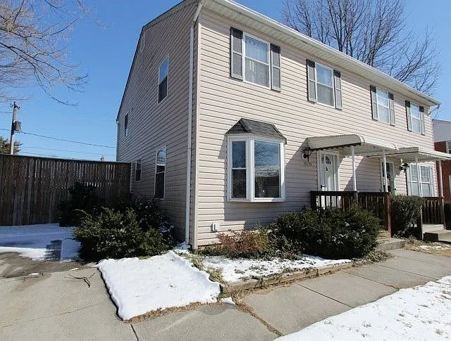 1015 Cayer Dr APT A photo 1