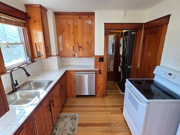 375 Pleasant St FLOOR 2