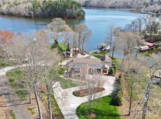 8320 Catawba Cove Dr, Belmont, NC 28012