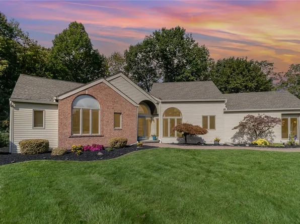 35 Autumn Trl, Webster, NY 14580