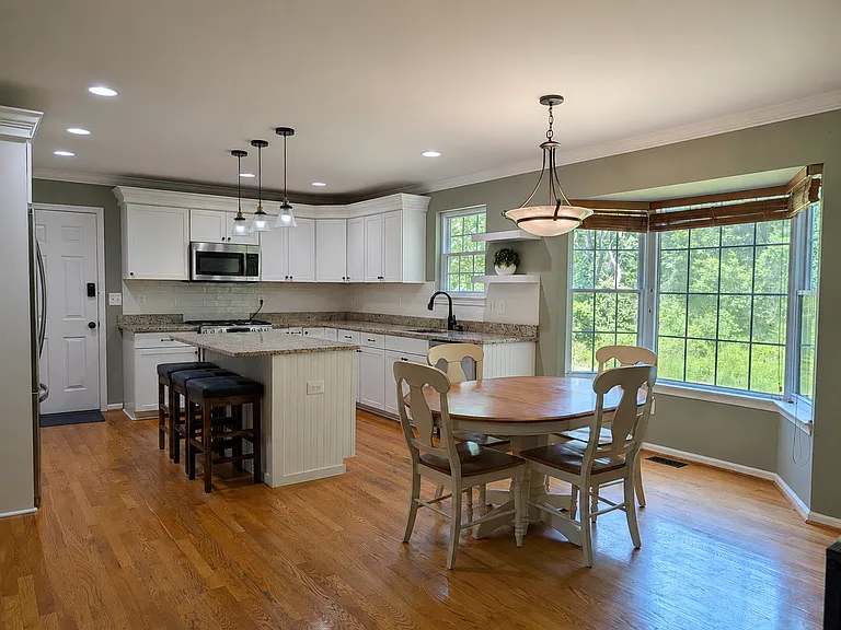 2334 Putnam Ln — Photo 6