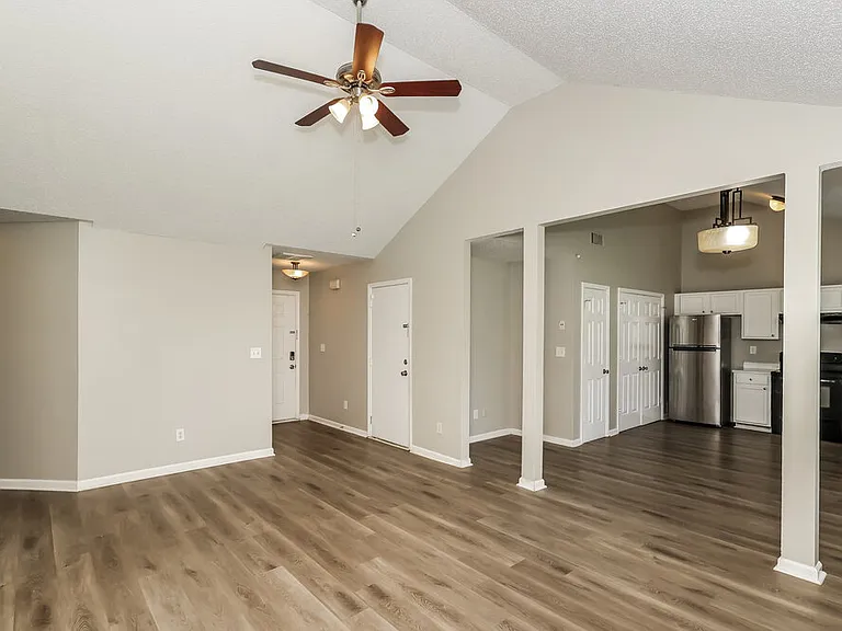 725 Cherry Branch Cir — Photo 5