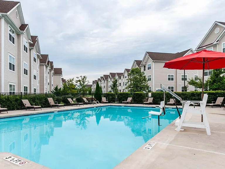 Laurel Green Apartments — Photo 17