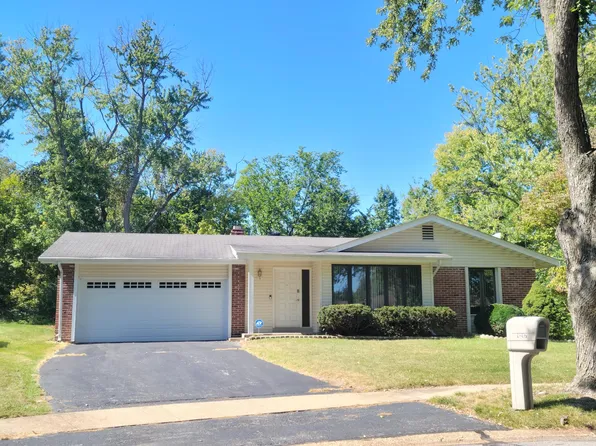 1217 Whispering Pines Dr, Saint Louis, MO 63146