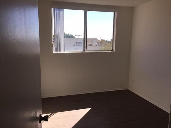 4th image of 1044 19th St APT 4