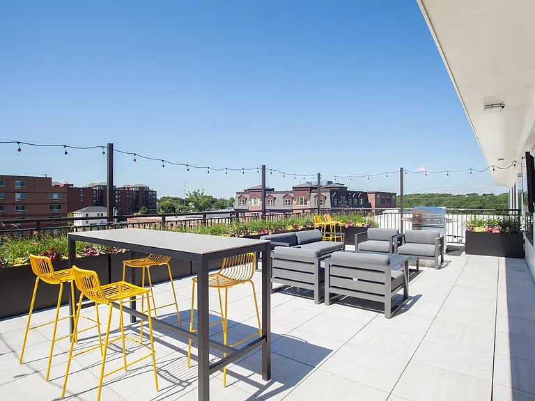 The Beverly Collection: Flats at 131 — Photo 7