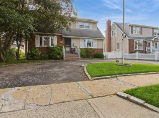91 Grant Dr E, Valley Stream, NY 11580