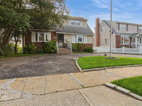 91 Grant Drive E, Valley Stream, NY 11580