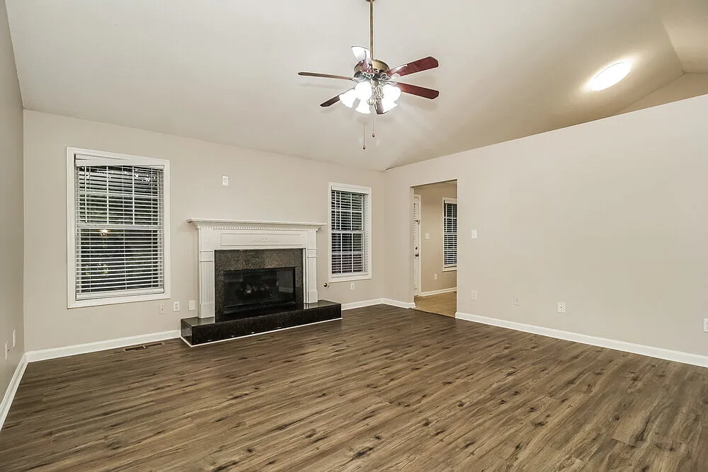 5 bed, 3.0 bath, 2225 sqft, $2,230 — Photo 4