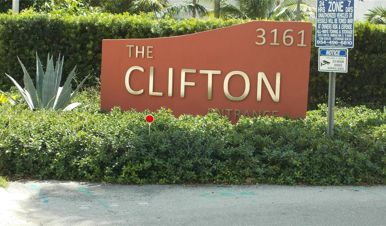 Clifton Condo — Photo 2