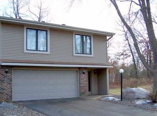 555 Sterling St S, Maplewood, MN 55119