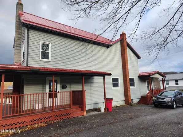 1701 Wall St, Saxton, PA 16678