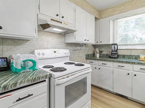 5th image of 418 E 15th St