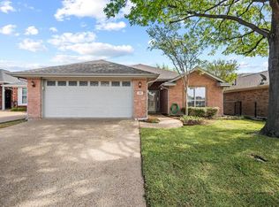 200 Bluebonnet Ln, Waxahachie, TX 75165