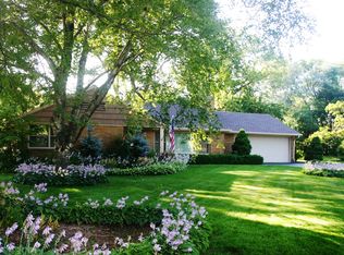 7524 N Navajo Rd, Fox Pt, WI 53217